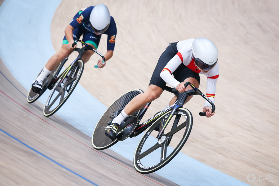 自行车锦标赛上演强强对话，江南犀牛队逆转荆楚飞鹰队，团队配合流畅；中场绞杀压制对手(全国山地自行车锦标赛)