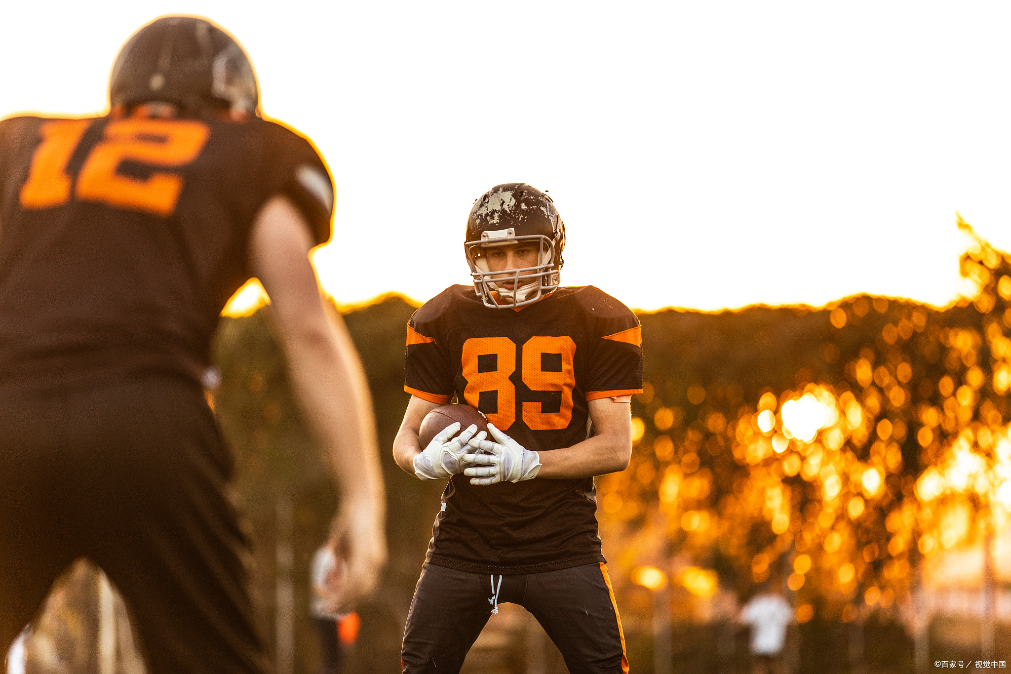 包含橄榄球锦标赛掀起高潮，祁连白虎队逆转闽南天狼队，高压逼抢奏功——传控打穿防线的词条