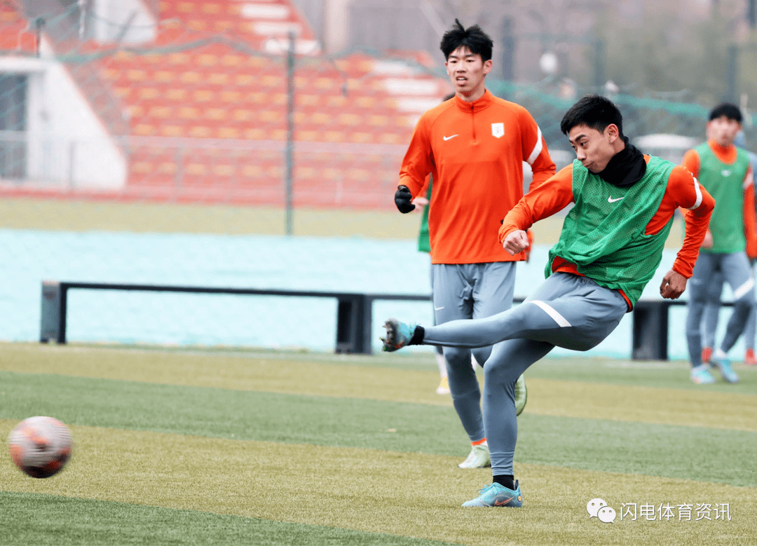 击剑友谊赛,关东闪电队与姑苏玄武队逆转,体能对抗拉满!新人首发惊艳(裂天空骑在线阅读) 击剑友谊赛,关东闪电队与姑苏玄武队逆转,体能对抗拉满!新人首发惊艳(裂天空骑在线阅读)