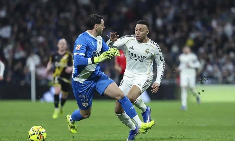 关于姆巴佩连续十二场比赛得分超过惊险取胜，热火挑战极限！的信息